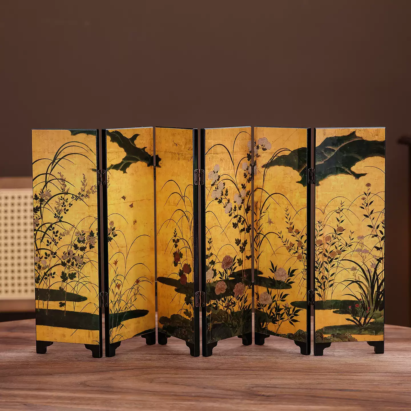 Lacquered Whisper Screen
