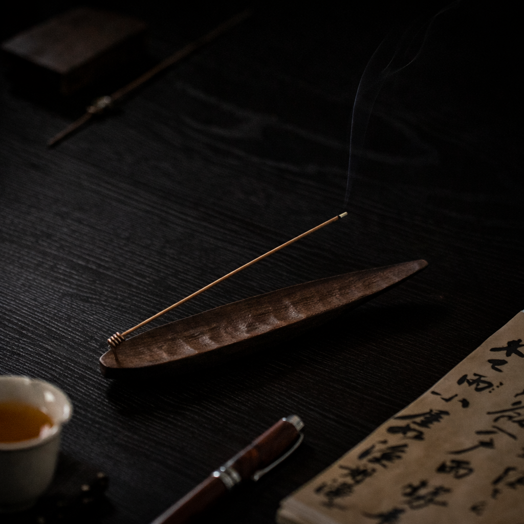 SOLENNE Incense Holder (Leaf)